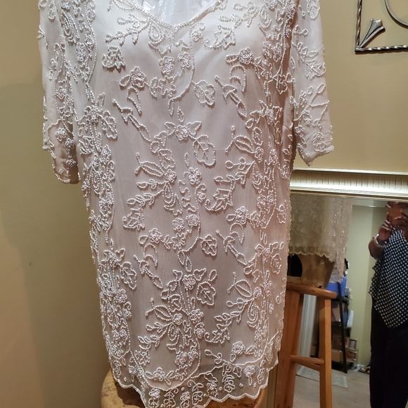 Woman's blouse - Picture 2 of 16